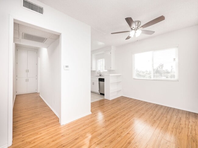 Building Photo - Modern 1-Bedroom Apartment in Prime Sherman Oaks