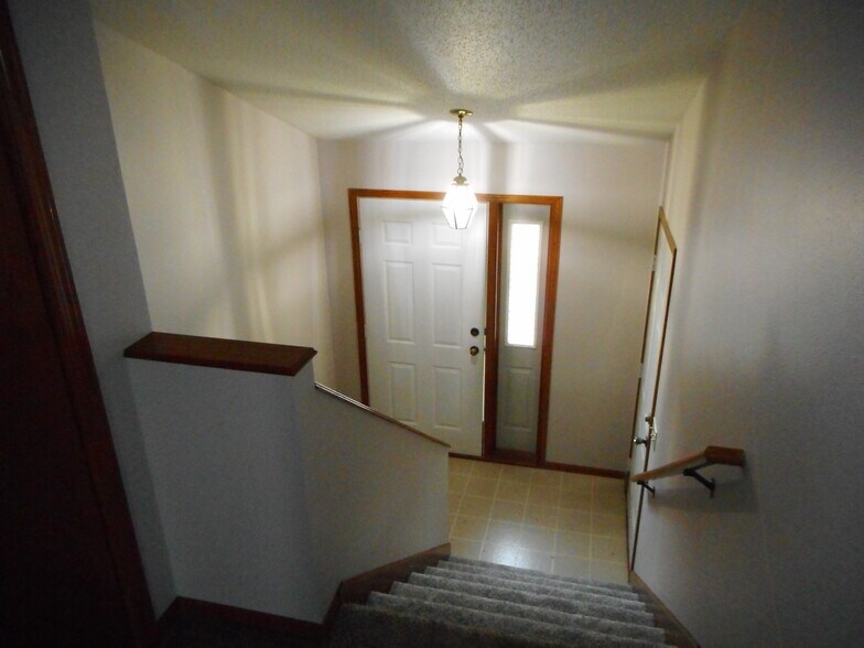 Building Photo - 125 Rosewood Ln S