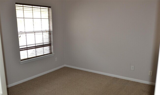 Building Photo - 22755 Cascade Springs Dr