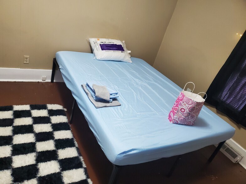 Building Photo - 528 W 4th St