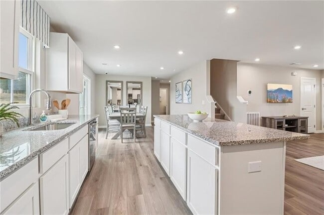 Building Photo - 6644 Red Oak Wy