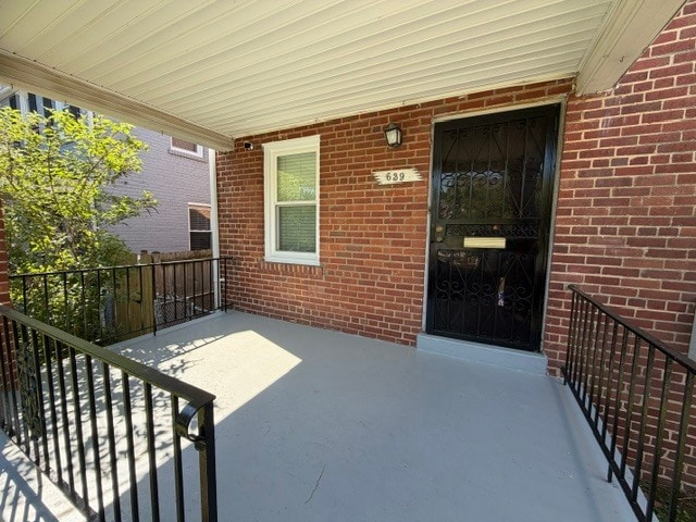Building Photo - 639 Emerson St NE