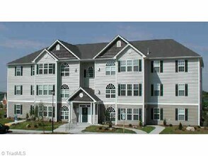 Building Photo - Beautiful 2BR 2BA Condo in High Point