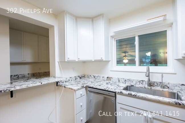 Building Photo - 302 Phelps Ave