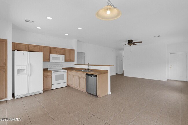 Building Photo - 5820 S 26th Pl