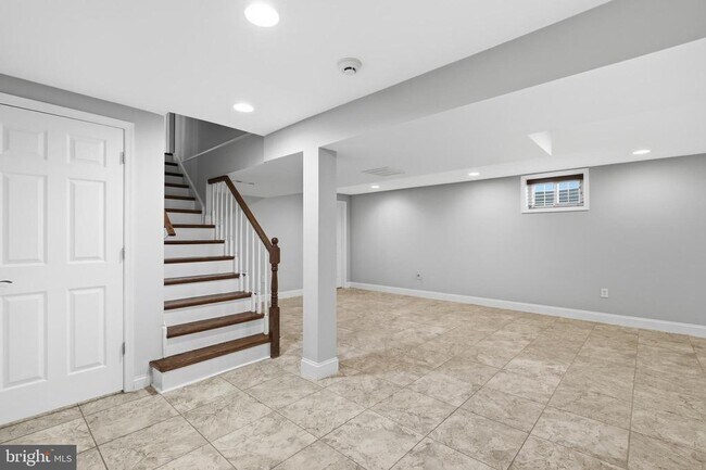 Building Photo - 1719 Melbourne Dr