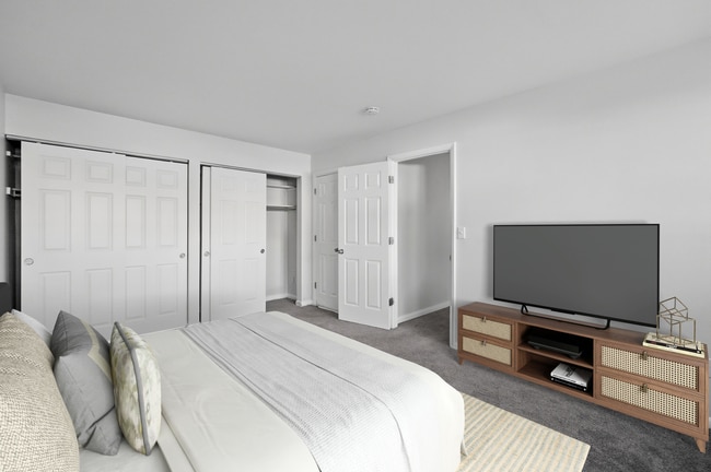 Pavilion Pointe-Staged Bedroom (2).jpg - Riverstone Court Apartments