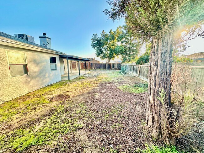 Building Photo - Spacious Selma 4/2 with Large Lot