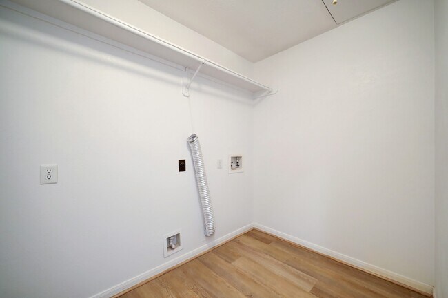 Building Photo - 1807 River Trail