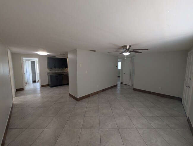 Building Photo - 10828 Hillcrest Ave