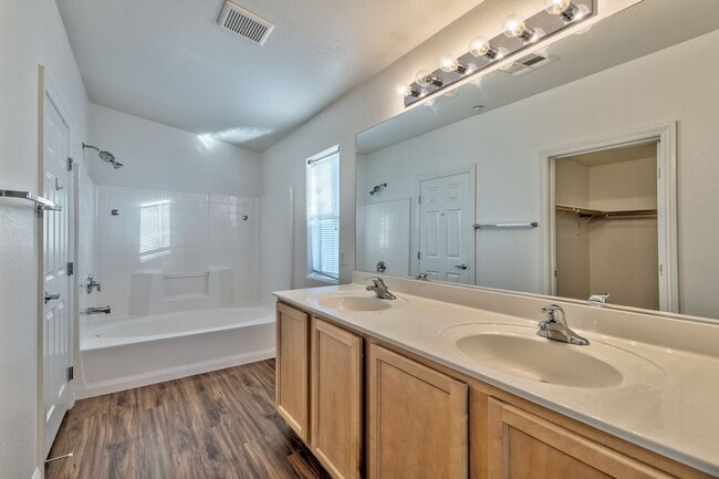 Building Photo - 10096 Sunset Palisades Way