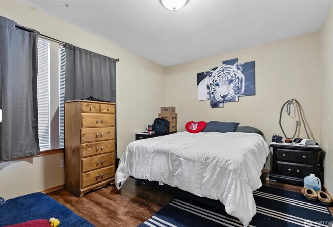 Building Photo - 1045 Mary Ave