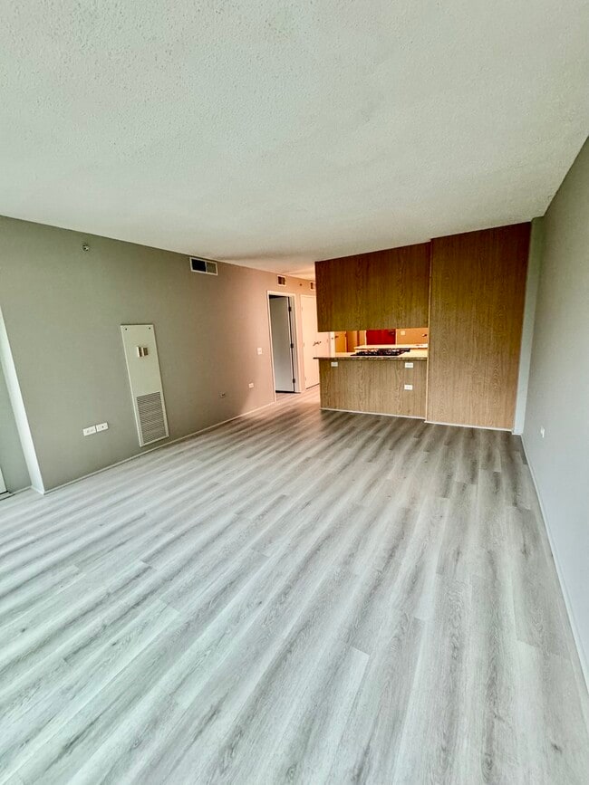 Building Photo - 9655 Woods Dr