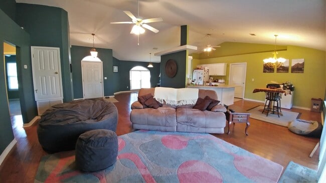 Building Photo - 6568 Fern St