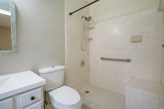 Building Photo - 122 Longleaf Cir