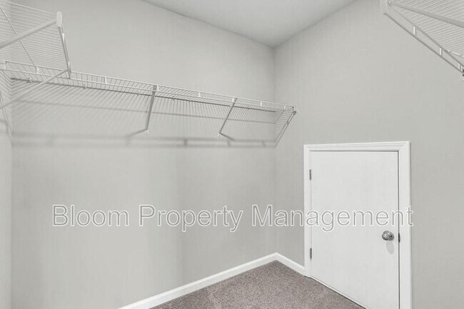 Building Photo - 640 Chigwell Springs Ln