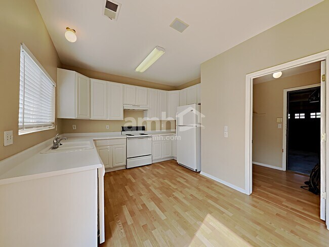Building Photo - 9595 Canberra Dr