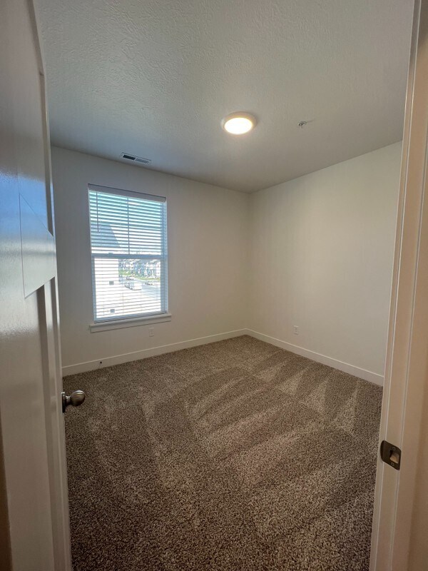 Building Photo - 1382 N 3650 W