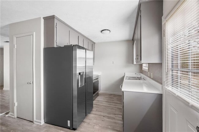 Building Photo - 1007 New Lacy St