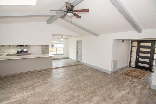 Building Photo - 2302 Cades Cove Dr