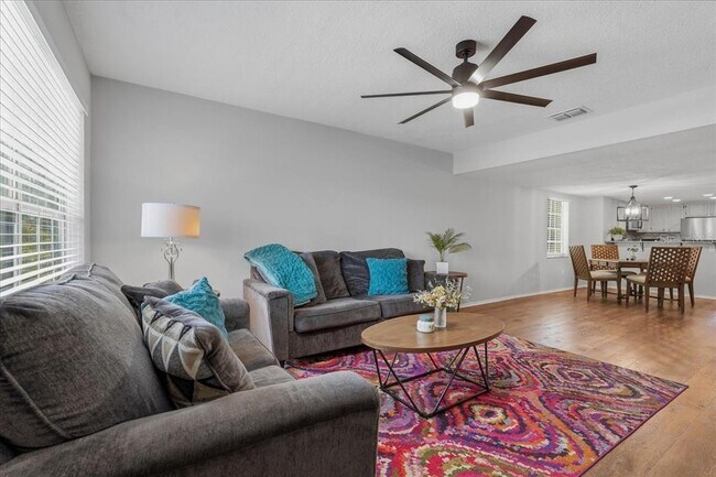Building Photo - 2120 Fletchers Point Cir