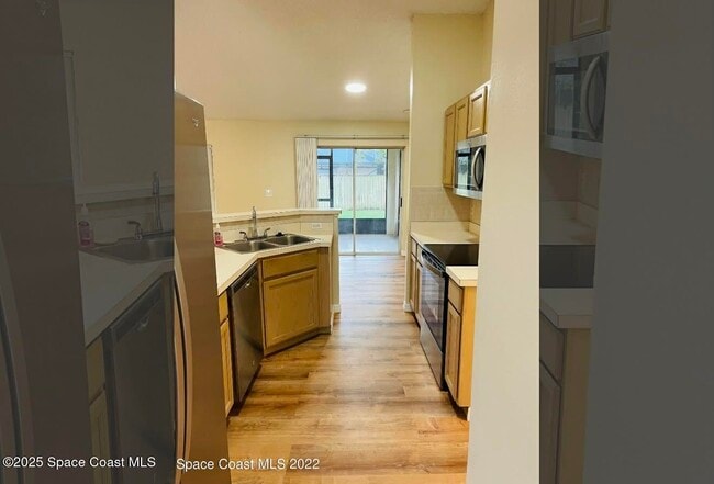 Building Photo - 2117 Buescher Hill St