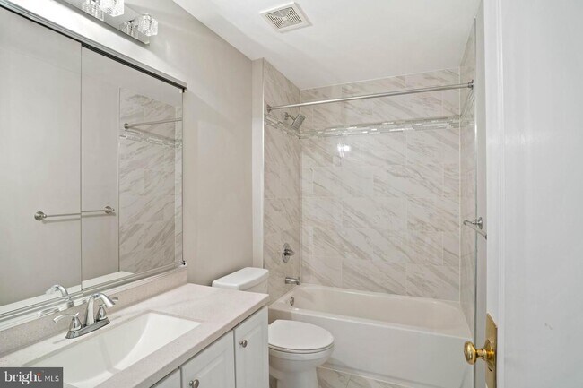 Building Photo - 43513 Lucketts Bridge Cir