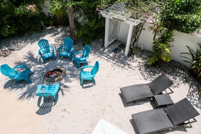 Building Photo - 3401 E Debazan Ave