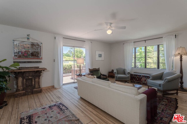 Building Photo - 10959 Strathmore Dr