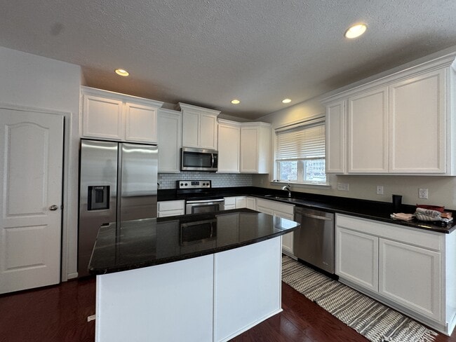 Building Photo - 3339 Sun Ct