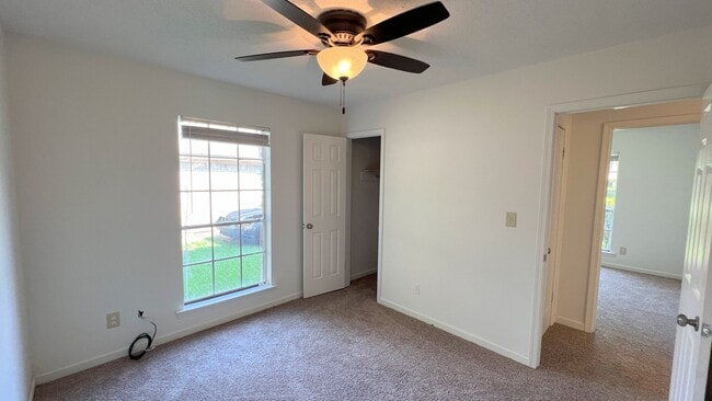 Building Photo - Lovely 3-Bedroom