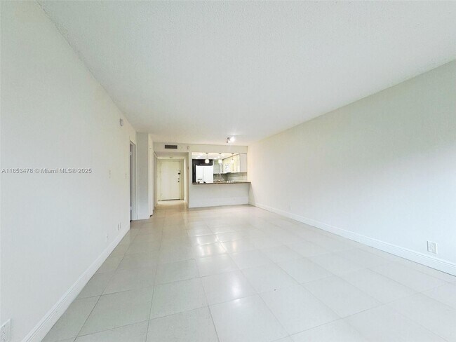 Building Photo - 100 Lakeview Dr