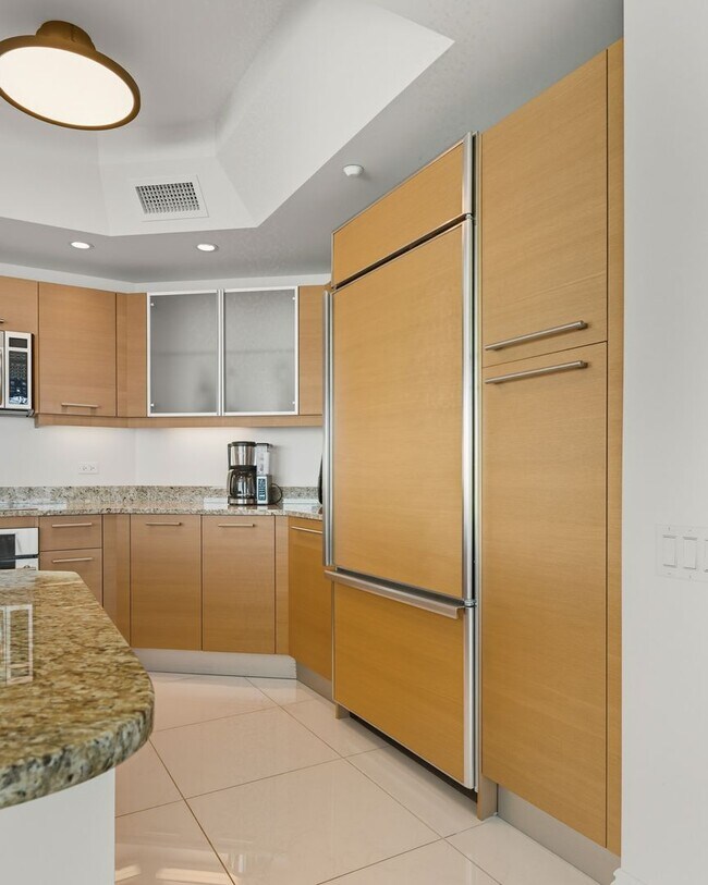 Building Photo - Turnberry Towers East 1507
