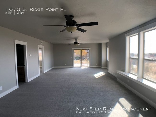 Building Photo - 5 bed 3 bath - Right Next to Table Rock