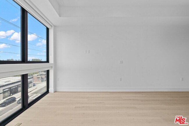 Building Photo - 1808 Lincoln Blvd