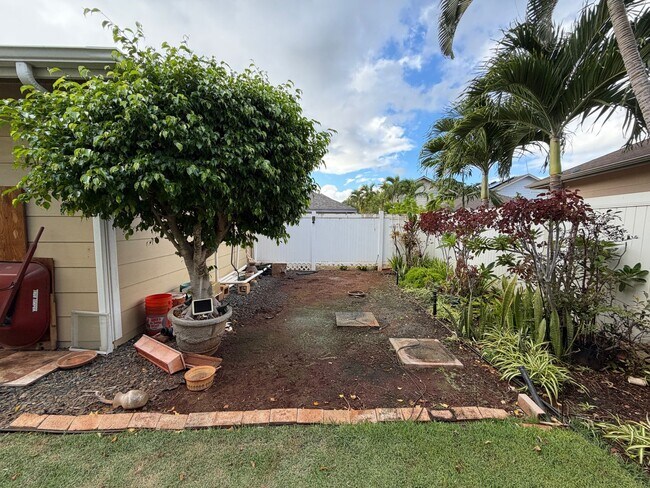 Building Photo - Spacious 4-Bedroom Ewa Beach Home with Den...