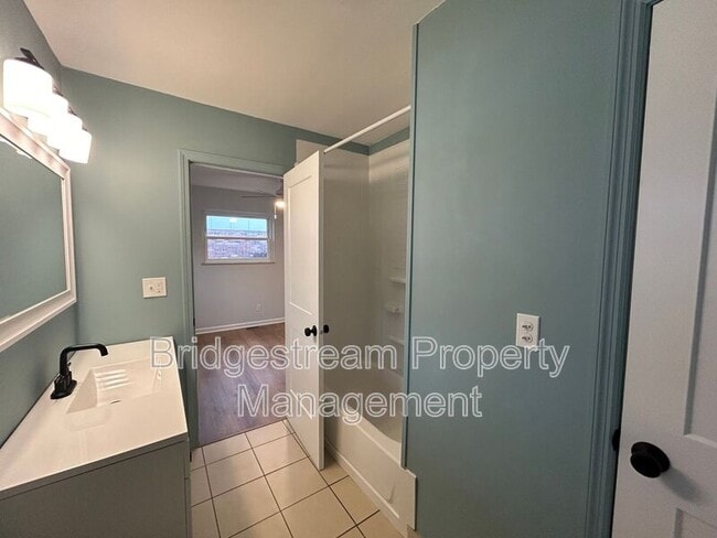 Building Photo - 1519 Woodley Rd