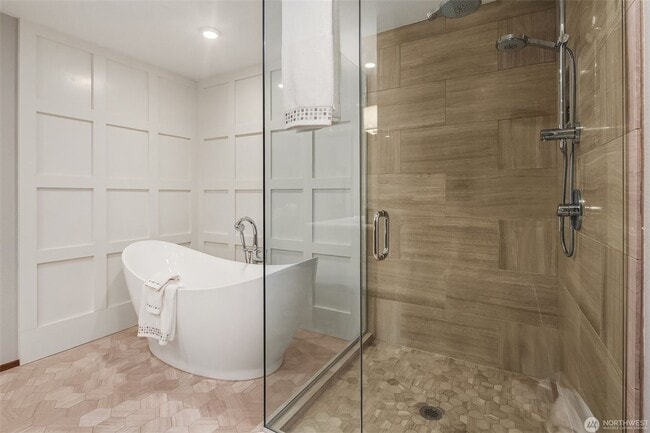 Building Photo - 3bd/2.25ba Edmonds House