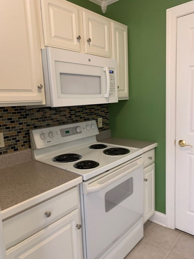 Building Photo - 330 Pin Oak Dr NW