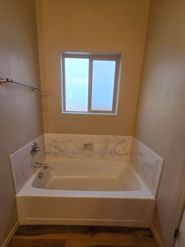 Building Photo - Unfurnished, 1-Year Long-Term Rental