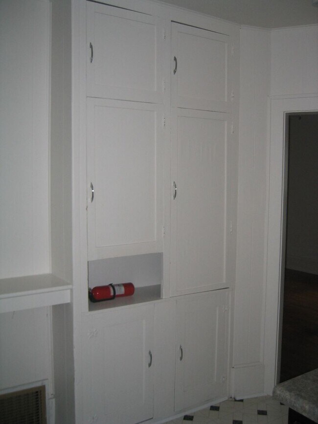 Building Photo - Van Hise Two Flat