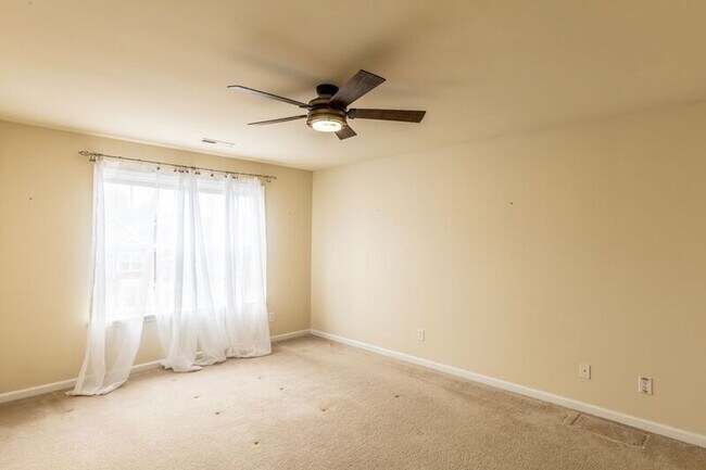 Building Photo - 2455 N Berkshire Rd