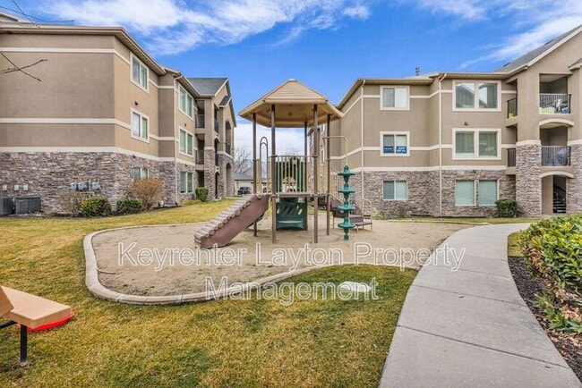 Building Photo - 905 S Main St