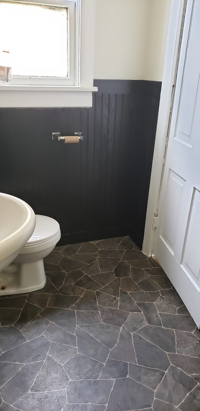 Building Photo - 307 W Washington St