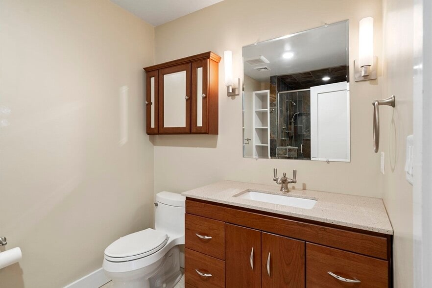 Building Photo - 132 Boylston St