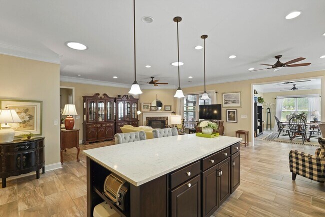 Building Photo - 10 Chicory Ct