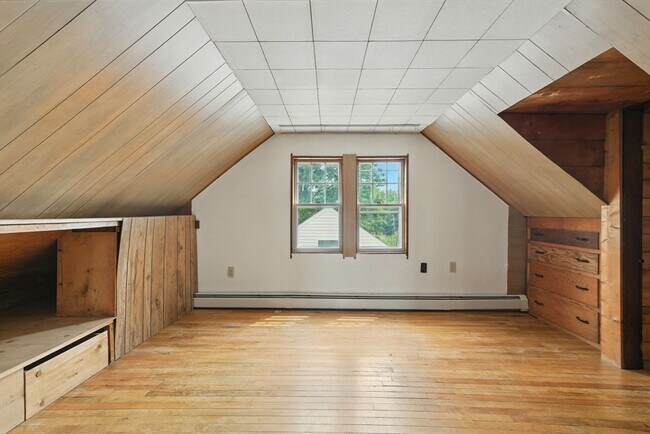 Building Photo - 178 Massasoit Rd