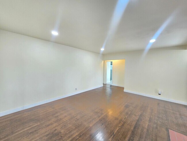 Building Photo - 8154 Potter Ave