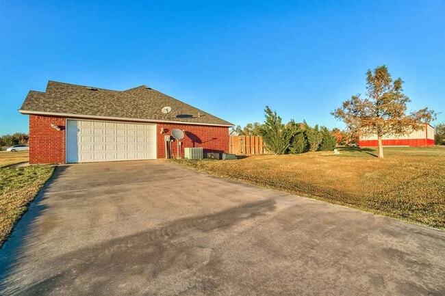 Building Photo - 608 Shady Oak