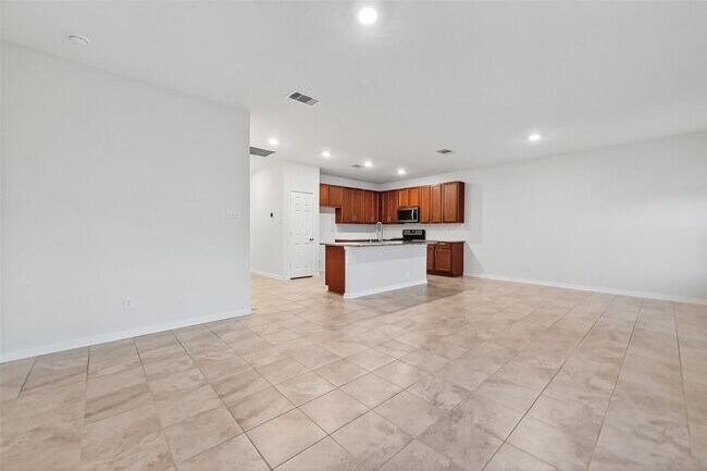 Building Photo - 5907 Osprey Dr